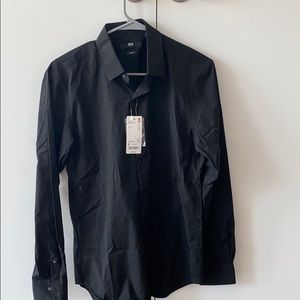 NWT UNIQLO Men’s slim fit small dress shirt.